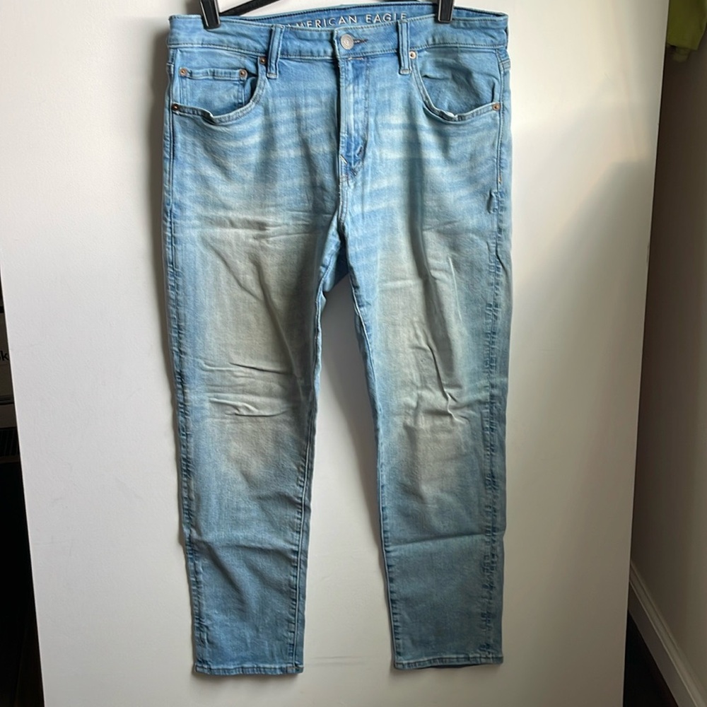 American Eagle AirFlex+ Athletic Fit Men's Jean | Lightwash Blue | 33 x 30